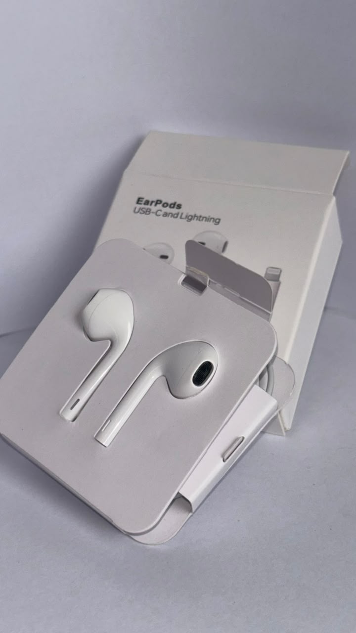 Apple EarPods with Lightning Connector